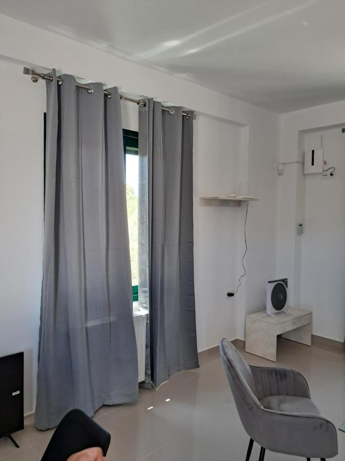 Lemonia Apartment *
